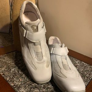 Donald Pliner fashion sneakers WORN ONCE size 8.5